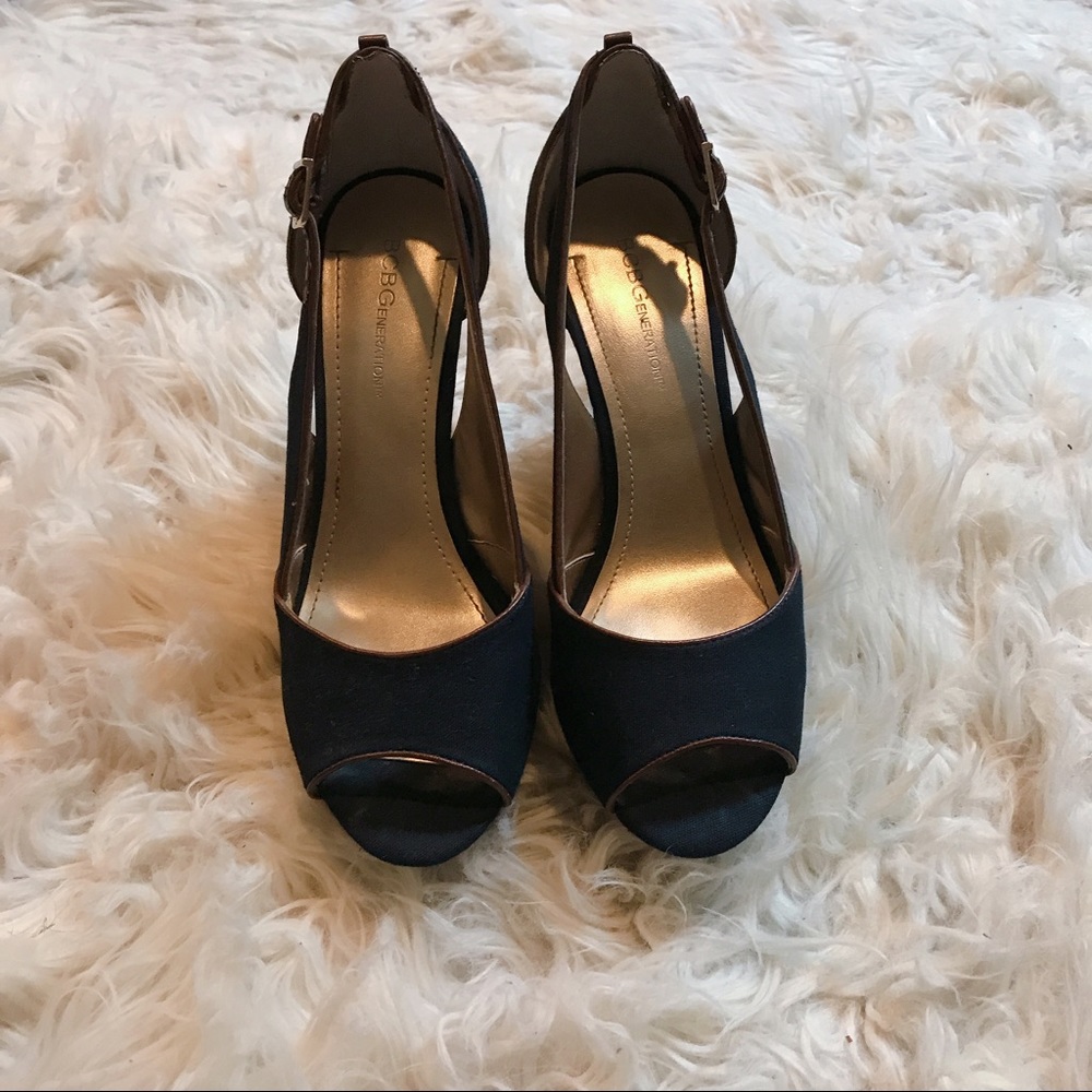 BCBG wedges.SZ 6.5. Navy